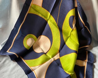 Bufanda estampada en seda pura en verde lima y azul marino.