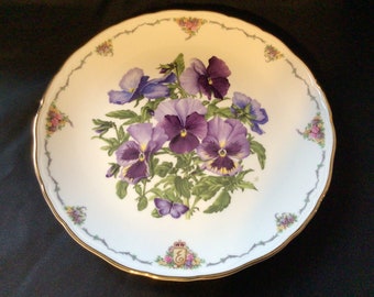 Beautiful royal Albert cabinet plate from 1990 with purple pansys or violets