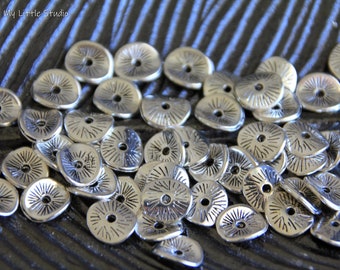 Grandi dischi d'argento rotondi curvi-perline distanziatrici-argento tibetano-argento antico-9x8mm-foro 1,5 mm-confezione da 20 perline-distanziatore testurizzato