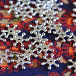 Snowflakes Spacers-Silver Star Spacer Beads-Tibetan Silver-Antique Silver-11mm-Hole 1.5mm-Pack of 10 Beads-Textured Spacer