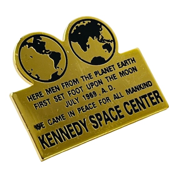 Vintage Kennedy Space Center Lapel Hat Pin NASA M… - image 2
