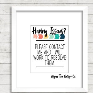 Op de afbeelding: Een wit ingelijst printje met een kleurrijk pijlontwerp en de tekst "Having Issues? Please contact me and I will work to resolve them. Aspen Tree Design Co."