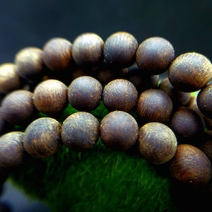 Full Sinking Green Kynam Agarwood Bracelet 108 Mala from Nha Trang Vietnam 47.12 gms 0.9 mm diameter beads Museum Grade image 4