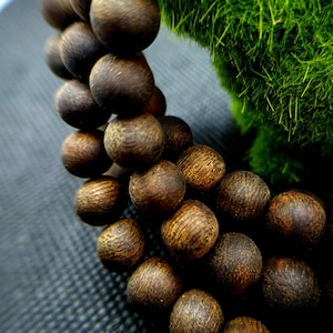 Full Sinking Green Kynam Agarwood Bracelet 108 Mala from Nha Trang Vietnam 47.12 gms 0.9 mm diameter beads Museum Grade image 6