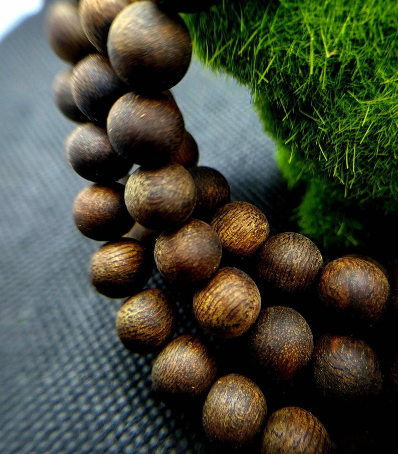 Full Sinking Green Kynam Agarwood Bracelet 108 Mala from Nha Trang Vietnam 47.12 gms 0.9 mm diameter beads Museum Grade image 6