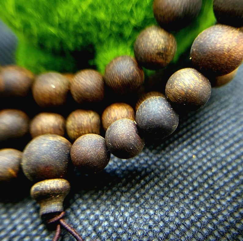 Full Sinking Green Kynam Agarwood Bracelet 108 Mala from Nha Trang Vietnam 47.12 gms 0.9 mm diameter beads Museum Grade image 5