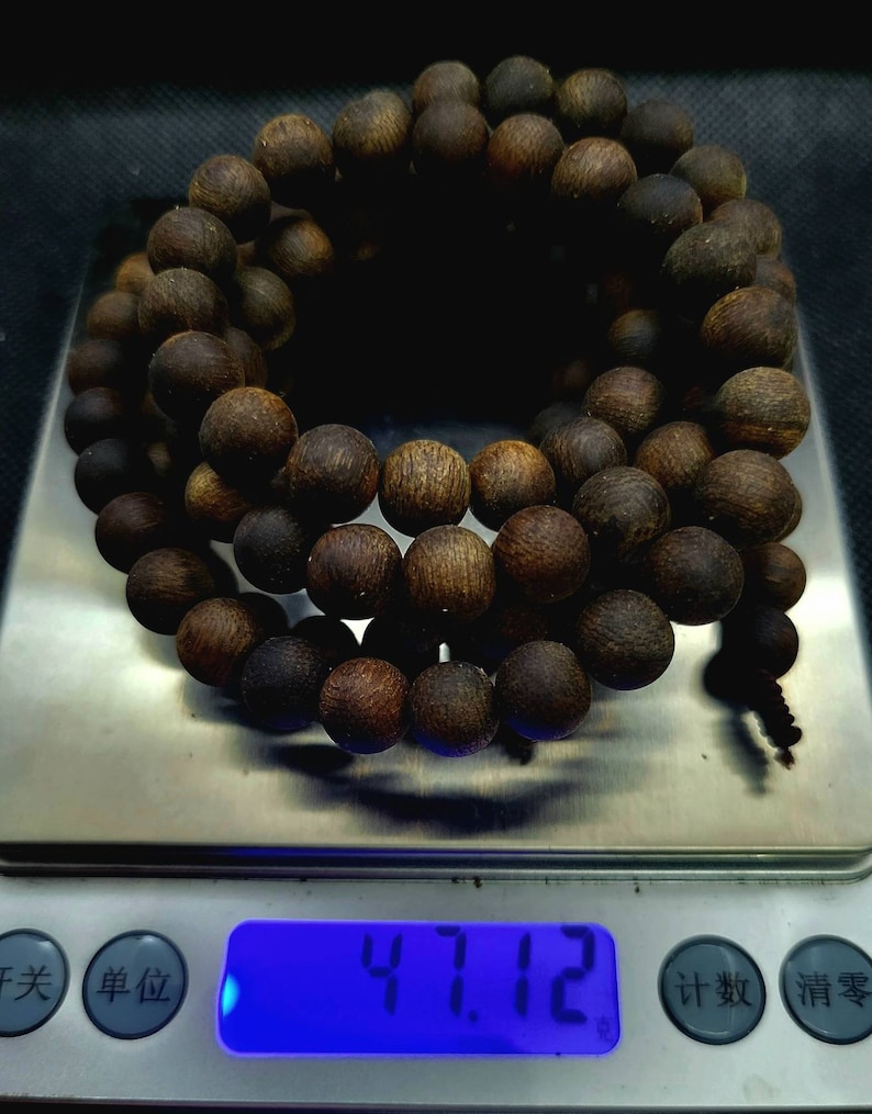 Full Sinking Green Kynam Agarwood Bracelet 108 Mala from Nha Trang Vietnam 47.12 gms 0.9 mm diameter beads Museum Grade image 8