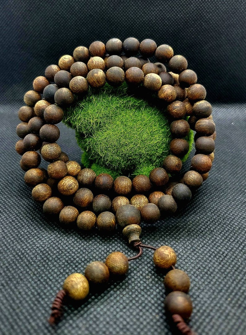 Full Sinking Green Kynam Agarwood Bracelet 108 Mala from Nha Trang Vietnam 47.12 gms 0.9 mm diameter beads Museum Grade image 3