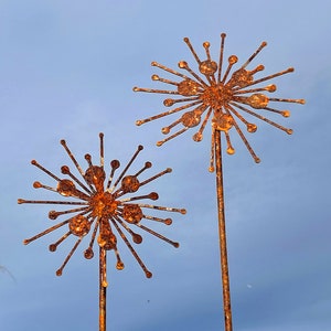 Rusty Starburst Allium Sculpture - Rusty Flower, Plant Stakes, Exterior Rusty Decor, Gardeners gift, flowerbed ornaments, Rusty Garden