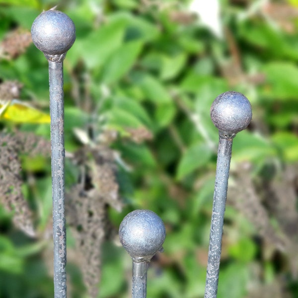 Ball Top Garden Stake for Exterior Garden Poles, Outdoor Metal Art for Plant Flower Support Stake, Rustic Patio Backyard Lawn Ornaments