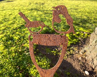 Rusty Garden Birds Perching on a Spade Sculpture - Robin and Wren, Rustic garden Decor, Gift for Bird Watchers, Metal Bird, Bird on Spade