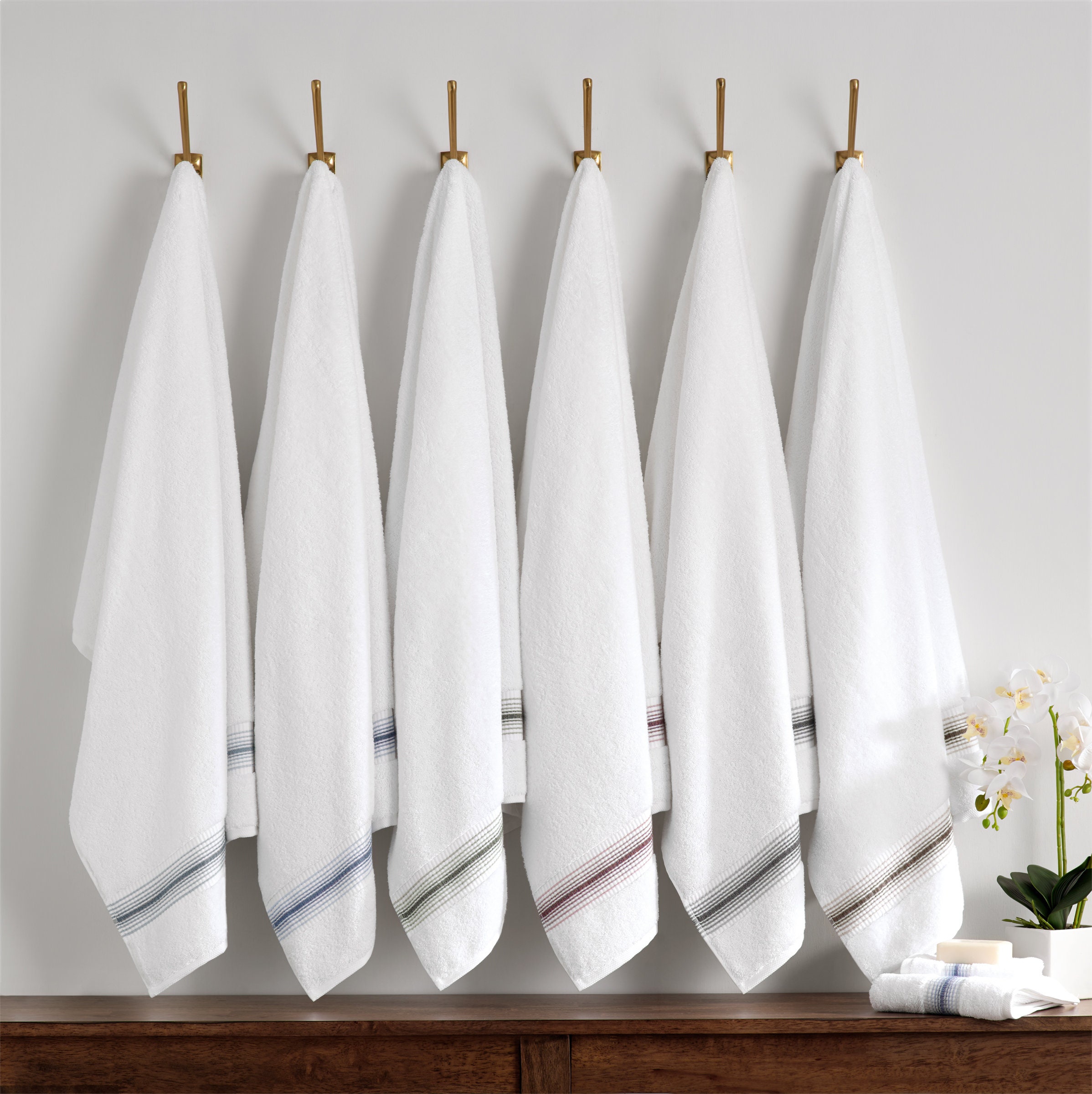 8 Piece Oversized White Bath Towel Set-2 Extra Large Bath Towel Sheets,2  Hand Towels,4 Washcloths-600GSM Soft Highly Absorbent Quick Dry Beach Chair
