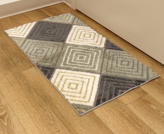 Artistry Door Mat Throw Rug, 20 X 34, Diamond Design, Soft