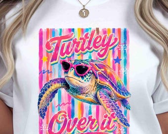 Schildkröten darüber Sommer png, Gestreifte Schildkröte png, Sommer Vibes, mädchenhafter Sommer png, Sublimationsdesign png