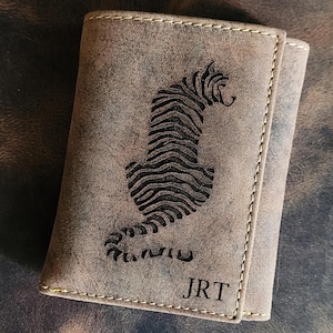 Billetera triple grabada, billetera personalizada, billetera de cuero para hombre, billetera personalizada para hombre, billetera de cuero, billetera de cuero para hombre, billetera para papá