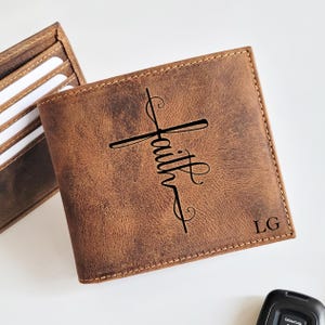 Ideas de regalos para hombres religiosos, billetera con grabado de fe, regalo personalizado para hombres cristianos, papá, jefe, billetera de cuero genuino, billetera para hombres grabada