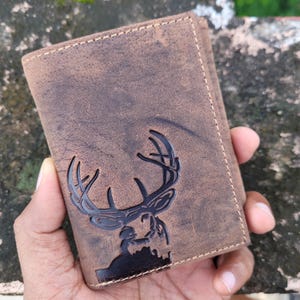 Cartera de tres pliegues con ciervo personalizada, regalo de aniversario, cartera para hombre, cartera grabada, cartera de cuero, cartera personalizada, regalo para papá, regalo del día del padre