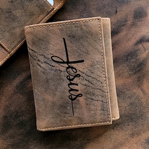 Regalo cristiano religioso personalizado para el Día del Padre, billetera cruzada con bolsillo frontal grabado, tarjetero delgado de cuero personalizado para hombre.