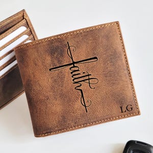 Billetera personalizada con diseño de cruz para él, regalo personalizado para papá, billetera de cuero hecha a mano para hombres, regalo para sacerdote, regalo cristiano, regalo de cumpleaños para papá