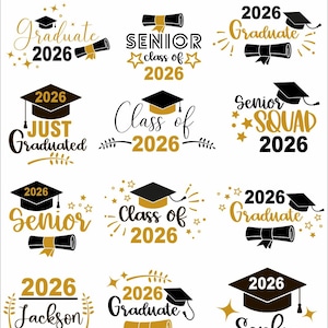 Op de afbeelding: Een verzameling afstudeerontwerpen met de tekst "GRADUATION 2026". De ontwerpen bevatten afstudeerhoeden, diploma's en zinnen als "Graduate", "Senior" en "Class of 2026" in goud en zwart.