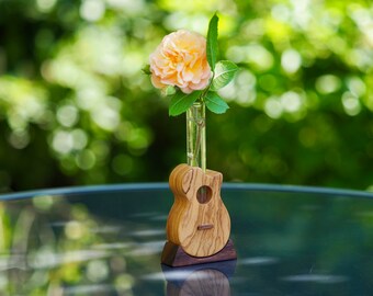 Gitarren Deko Vase aus venezianischer Olive oder Bocote mit Vasenglas und Sockel, tolle Geschenkidee