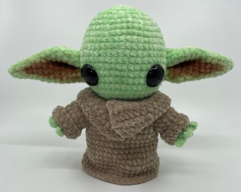 Handmade Crochet Alien Plush – Soft Green Amigurumi Toy, Sci-Fi Decor