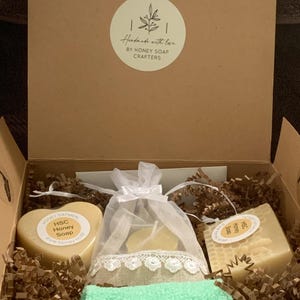 Set de regalo especial de jabón de avena, velas de cera de abeja y obsequio.