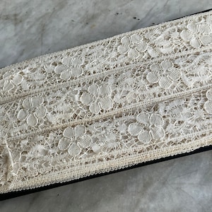 Antique cream cotton bobbin lace inset trim