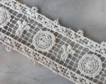 Antique white guipure lace inset trim