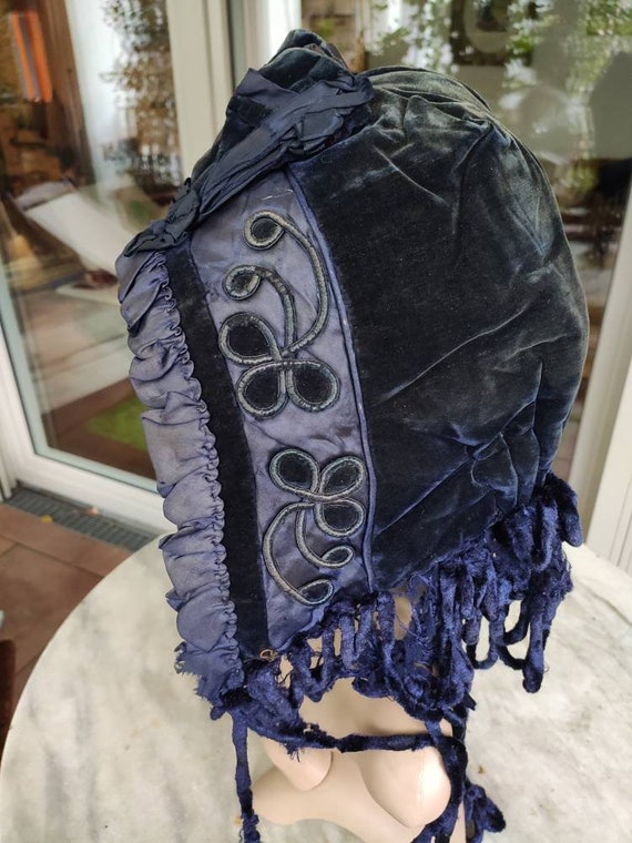 Biedermeier winter bonnet.