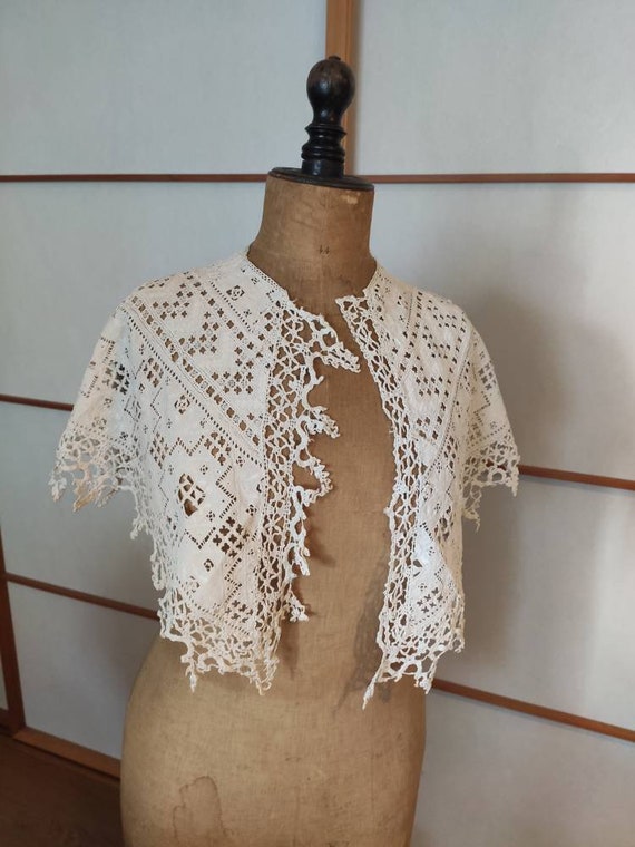 Victorian needle and bobbin lace shawl collar. - image 2