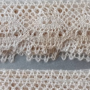 Antique white bobbin lace trim image 2