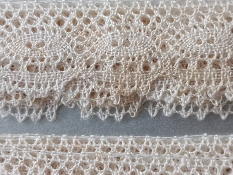 Antique white bobbin lace trim image 2