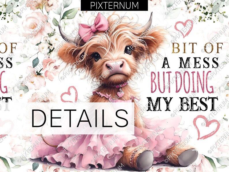 Puede incluir: Una vaca Highland con un vestido rosa y un lazo rosa, sobre un fondo floral. El texto "Bit of a mess but doing my best" est&aacute; escrito en letras rosas.