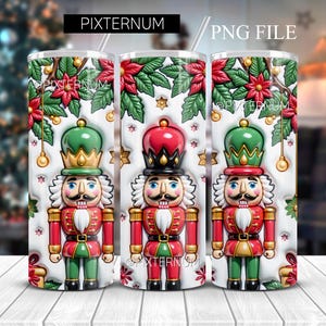 Peut inclure: Trois gobelets en acier inoxydable sur le thème de Noël. Chaque gobelet présente une illustration détaillée d'un soldat casse-noisette en rouge, vert et or, sur fond blanc avec des poinsettias et de la verdure. Le texte "PIXTERNUM" et "PNG FILE" sont visibles.