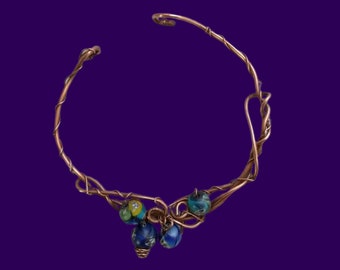 Necklace flush neck pearls glass paste and copper. Artisanal manufacturing, original creation