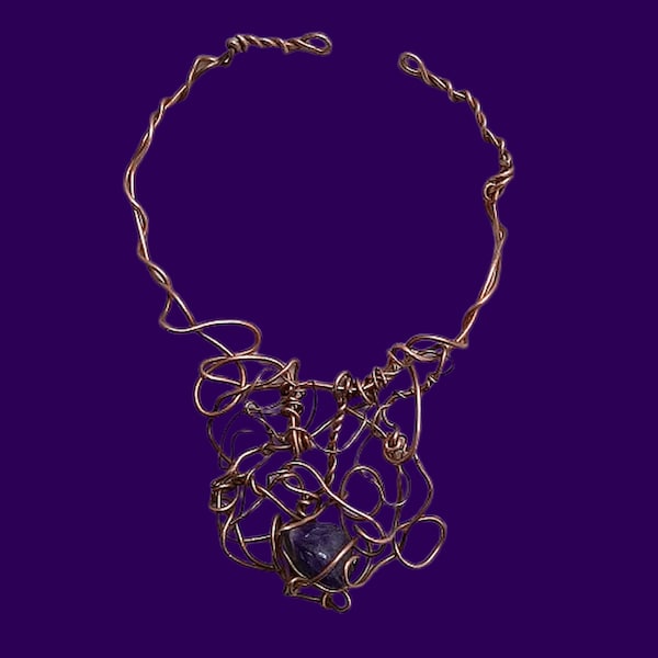 Collier plastron améthyste roulée montée sur  cuivre. Création originale, pièce unique, fabrication artisanale