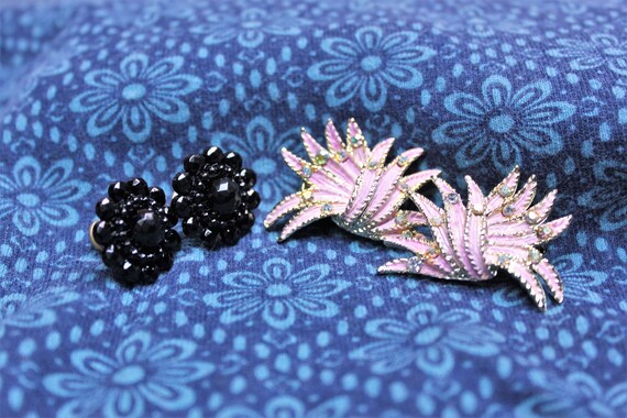 VINTAGE EARRINGS 2 PAIRS Showy Rhinestone Pink Pa… - image 2