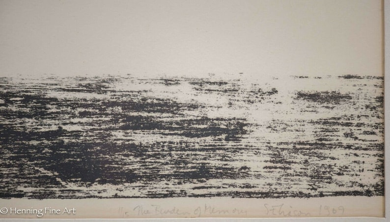 Puede incluir: Impresi&oacute;n abstracta en blanco y negro con el t&iacute;tulo "The Burden of Memory" del artista "Schnier", fechada en 1969.