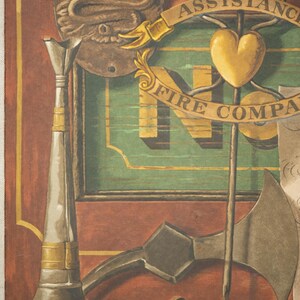 K&ouml;nnte beinhalten: Ein Stillleben mit Ausr&uuml;stung einer Feuerwehr. Das Gem&auml;lde zeigt eine Trompete aus Messing, eine Feuerwehraxt, ein herzf&ouml;rmiges Emblem und ein Schild mit der Aufschrift "Assistance Fire Company No."
