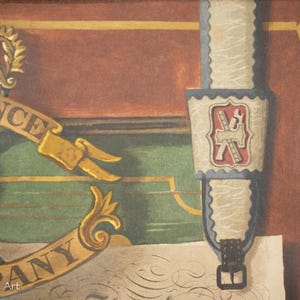 K&ouml;nnte beinhalten: Eine Illustration im Vintage-Stil eines Firmenlogos mit den Worten "Company" und "Assistance" in goldener Schrift. Das Logo ist von einem gr&uuml;nen und braunen Hintergrund umgeben, mit einem wei&szlig;en und blauen Band mit einem roten und wei&szlig;en Emblem.