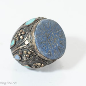 Lovely Vintage Middle Eastern / Asian Intaglio Ring with Stone Decorations 2