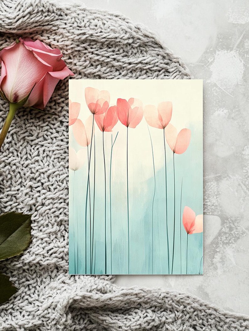 Puede incluir: Una tarjeta con una ilustraci&oacute;n de acuarela de flores rosas con tallos delgados sobre un fondo azul claro.