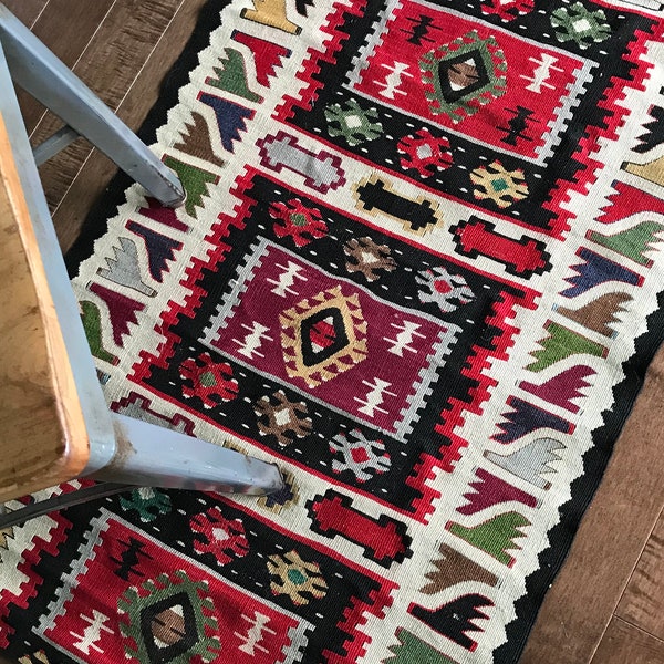 2'1" x 3'2" vintage Pirot kilim vegetable dye rug / mat