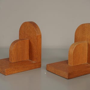 Sujetalibros vintage de teca, estilo moderno de mediados de siglo de la década de 1960.