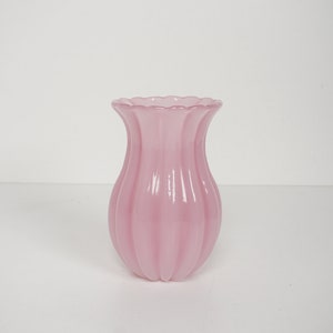 Archimede Seguso Vetro d&#39;Arte Vetri Murano Vase Italy ribbed 70s 80s glass pink Italia glass vase design design classic