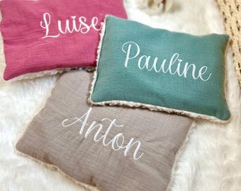 Personalisiertes Wärmekissen aus Musselin | Körnerkissen, Traubenkernkissen mit Name |  Geschenk für Babys zur Geburt und Taufe
