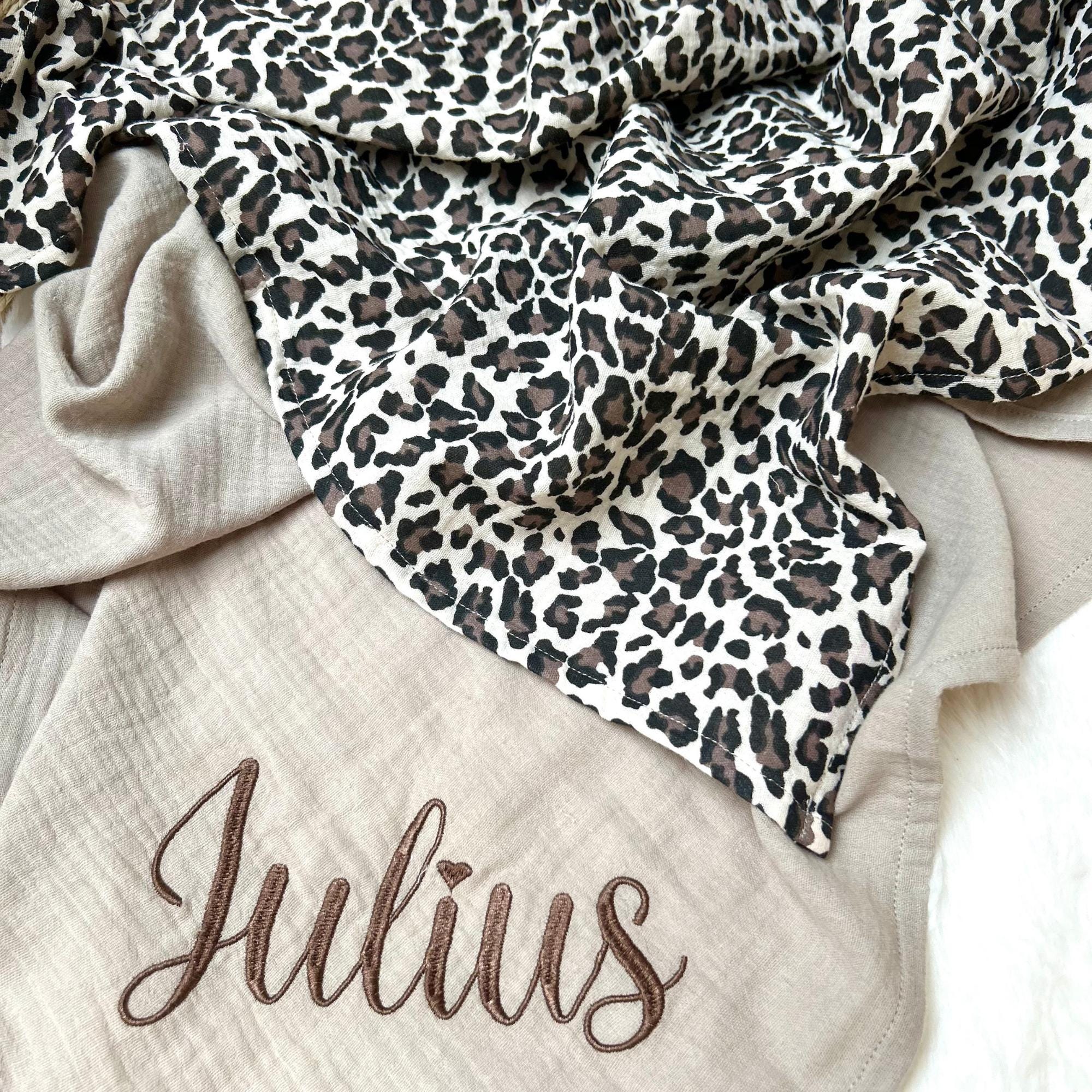 Personalized baby muslin cloth set with leopard print – muslin cloth, burp cloth, nursing cover – gift set for birth & baby shower