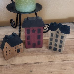 Primitive Saltbox Houses Set of 3. Mini saltbox houses. Tier Tray decor