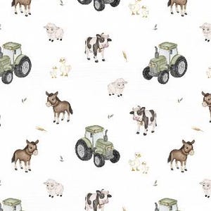 Peut inclure: Motif sans couture blanc avec des illustrations à l'aquarelle d'animaux et de véhicules de la ferme. Le motif comprend des tracteurs vert olive, des vaches, des moutons, des ânes et des canards. Les animaux sont de couleurs naturelles.